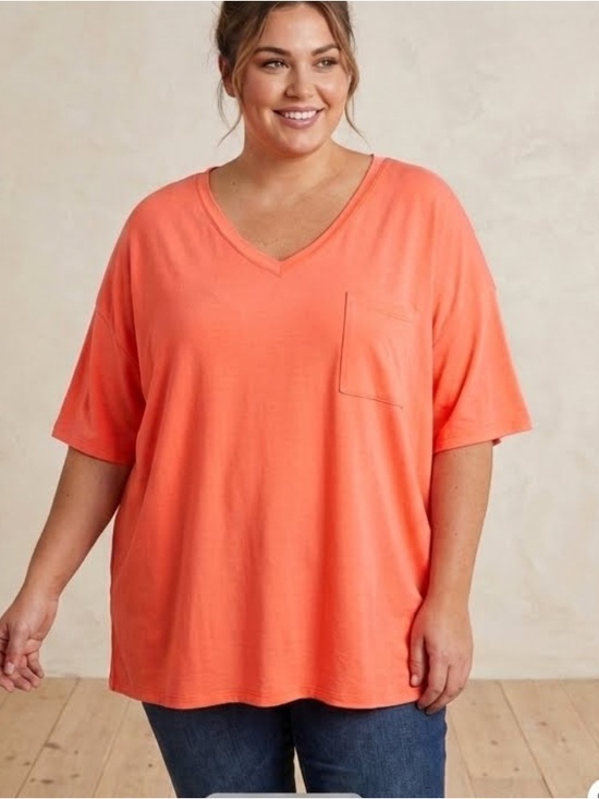Zenana Outfitters Tops - Zenana Outfitters Vibrant Coral V-Neck Pocket Tunic size 1X New!